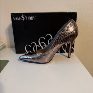 Sam & Libby Silver Snake Print Heels, Size 10